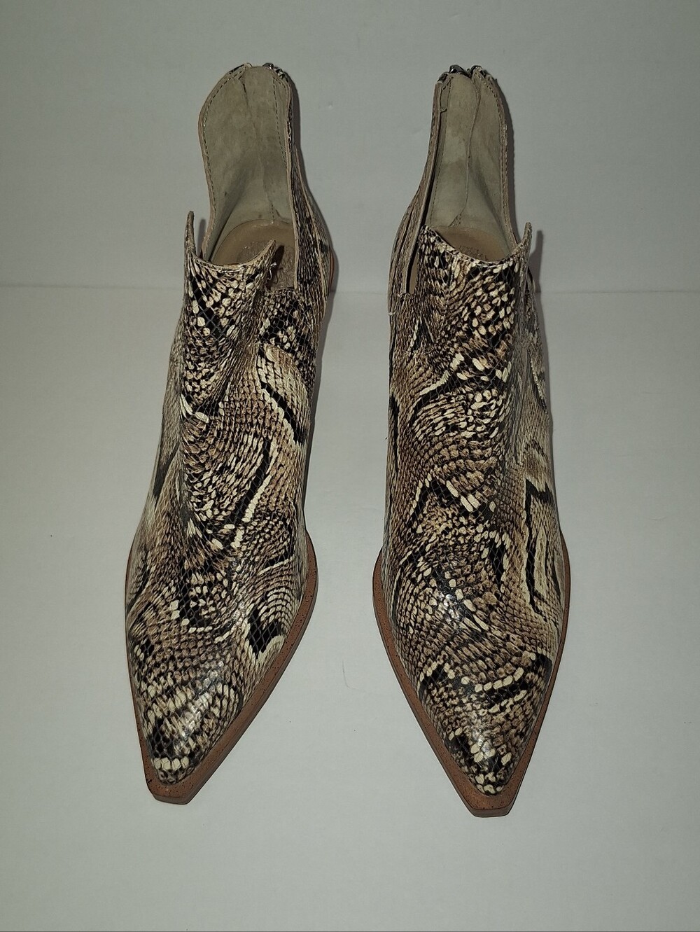 Vince Camuto Gigietta Neutrals Snakeskin Embossed Leather Upper Bootie Size 9M